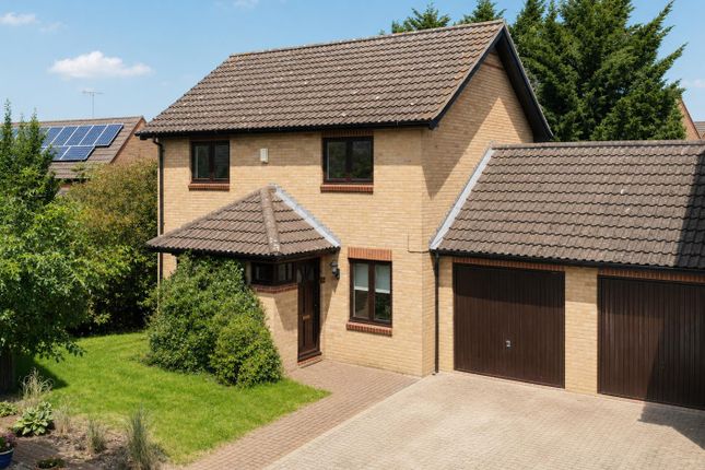 3 bed property, in Rochester Court, £435,000