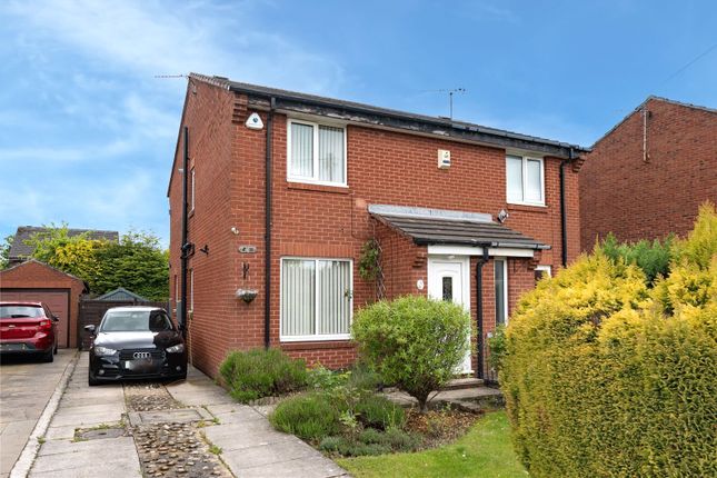 2 bed property, in Kingfisher Way, £270,000