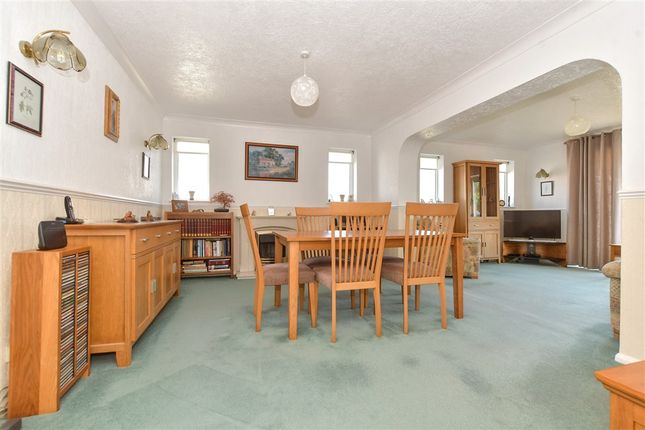 2 bed property, in Maydowns Road, £490,000