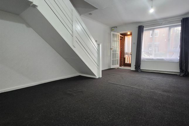 2 bed property, in Springwood Crescent, £390,000