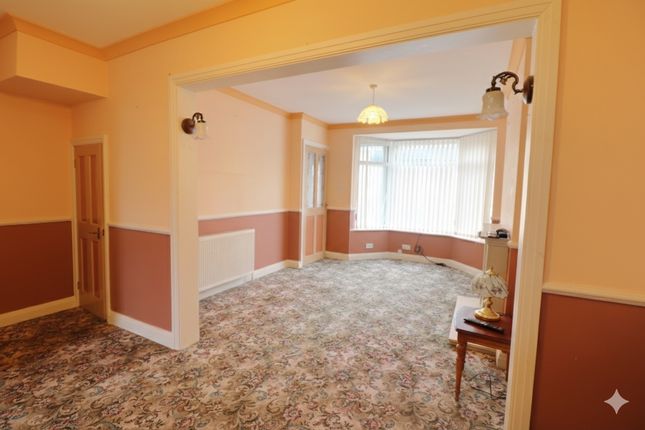 2 bed property, in County Road South, £120,000