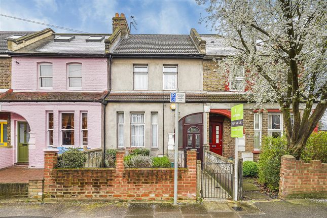 3 bed property, in Clarendon Road, £675,000