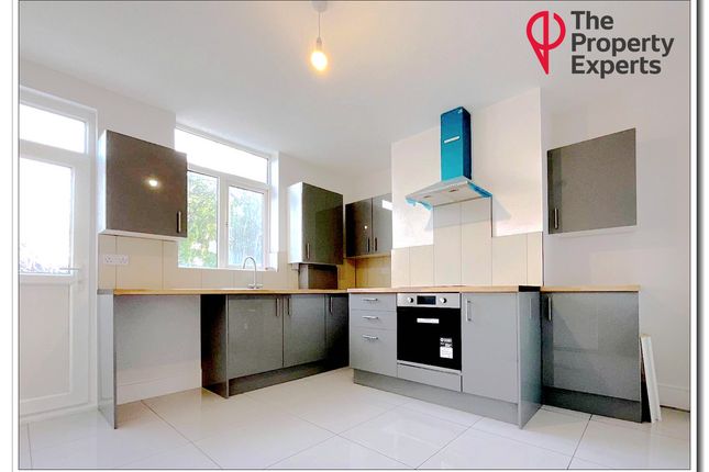 3 bed property, in Oliver Street, £89,000