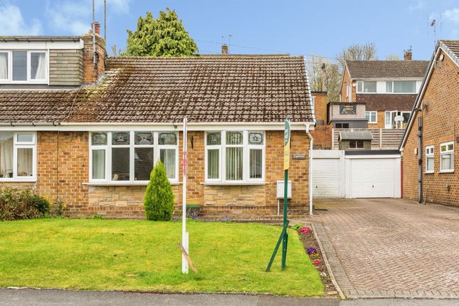 2 bed property, in Cherry Tree Road, £210,000