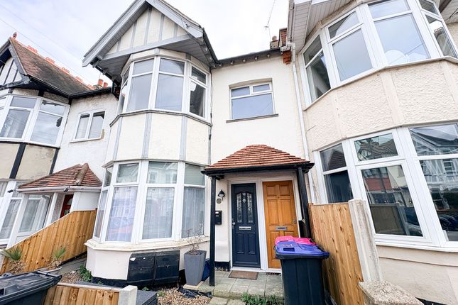 2 bed property, in Southview Drive, £160,000