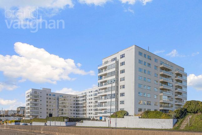 2 bed property, in Marine Gate, £185,000