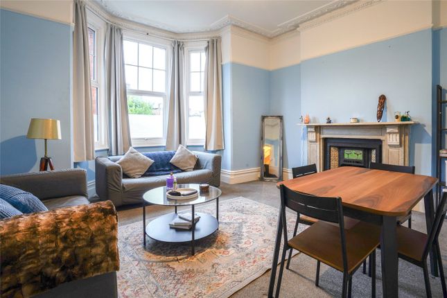 1 bed property, in Thorncliffe Road, £375,000