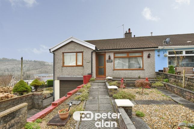 2 bed property, in Meadow Close, £220,000