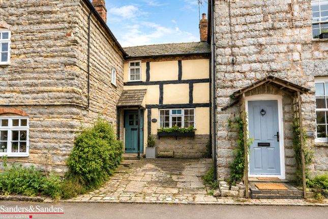 2 bed property, in Ardens Grafton, £275,000