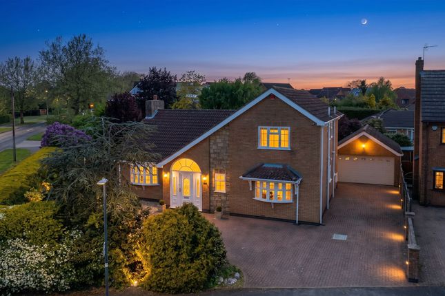 3 bed property, in Slade Close, £650,000