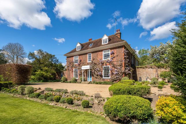 8 bed property, in Old Loose Hill, £1,895,000