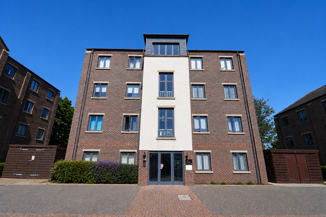 2 bed property, in Searle Drive, £150,000