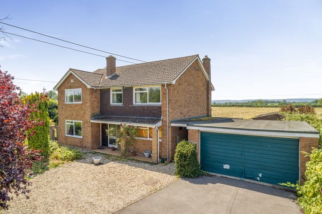 4 bed property, in Nupend, £600,000
