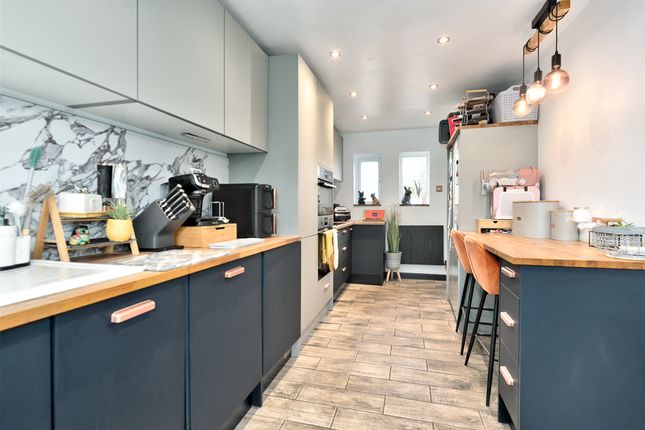 3 bed property, in Queensway, £215,000