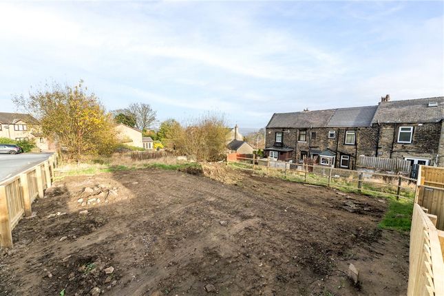 Studio, in Post Office Road, £150,000
