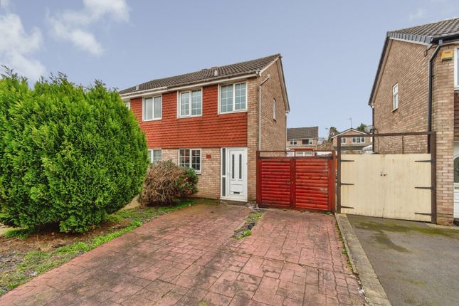2 bed property, in Oakridge Drive, £125,000
