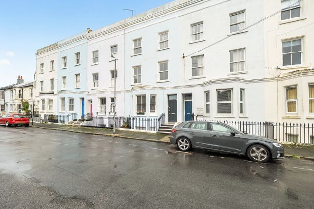 2 bed property, in Arundel Street, £375,000