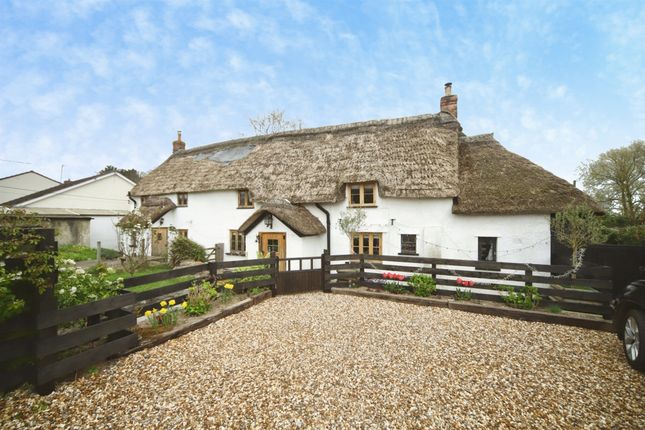 5 bed property, in Crown Lane, £525,000