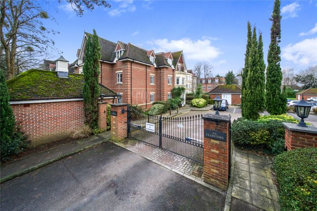 2 bed property, in Guildford, £300,000
