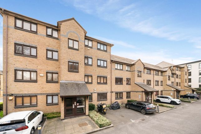 2 bed property, in Transom Square, £375,000