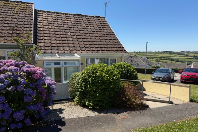 1 bed property, in Pendeen Park, £200,000