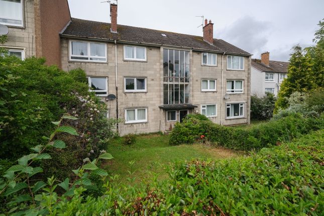 2 bed property, in Oxgangs Farm Drive, £145,000