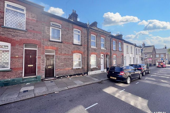 3 bed property, in Baker Street, £275,000