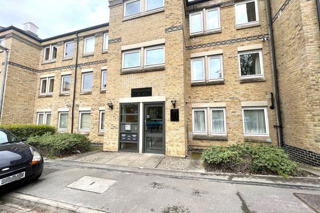 2 bed property, in Vesta House, £235,000