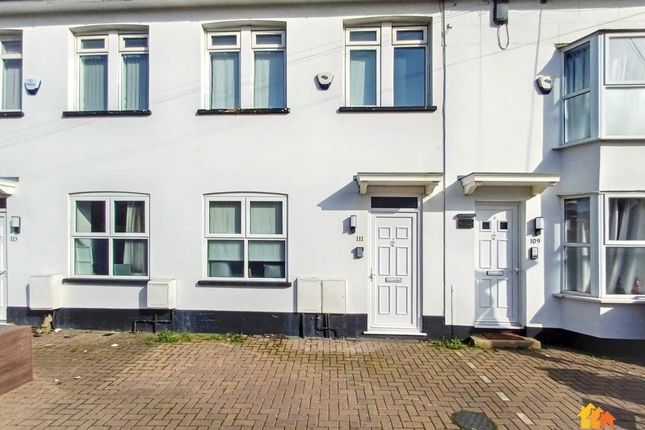 2 bed property, in Bellingdon Road, £380,000