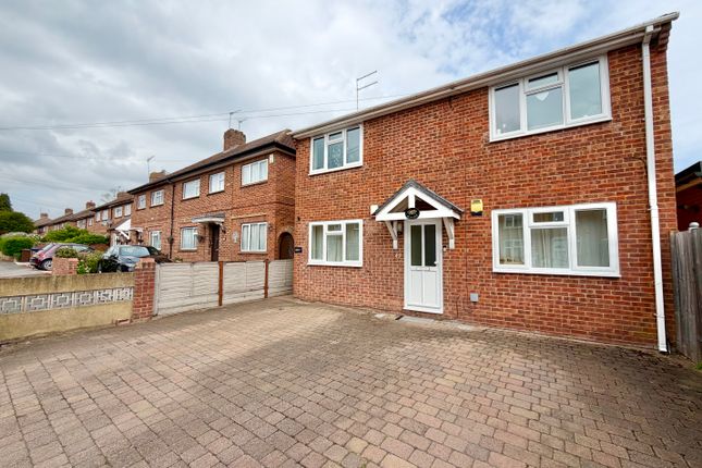 2 bed property, in Laurel Avenue, £325,000
