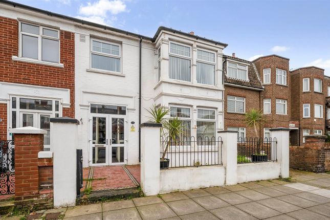 3 bed property, in Northern Parade, £375,000