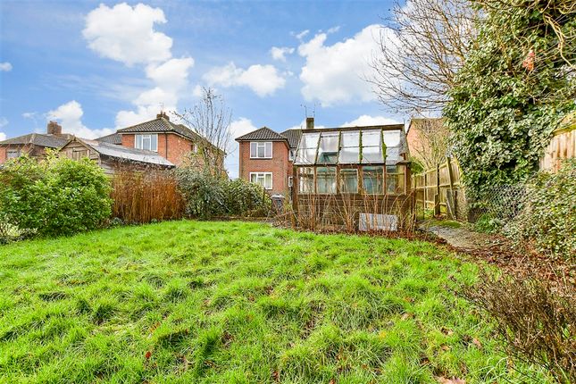1 bed property, in Water Lane, £160,000
