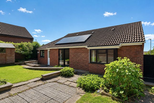2 bed property, in Danvers Way, £285,000