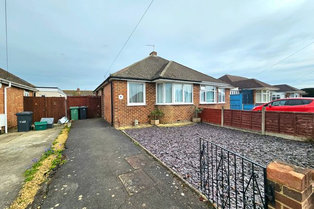 2 bed property, in Hillview Drive, £270,000
