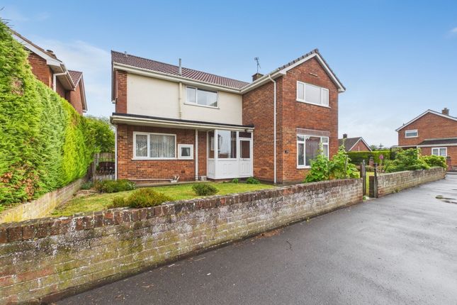 4 bed property, in Main Road, £350,000