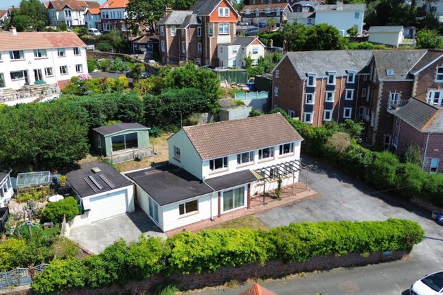 4 bed property, in Youngs Park Lane, £450,000