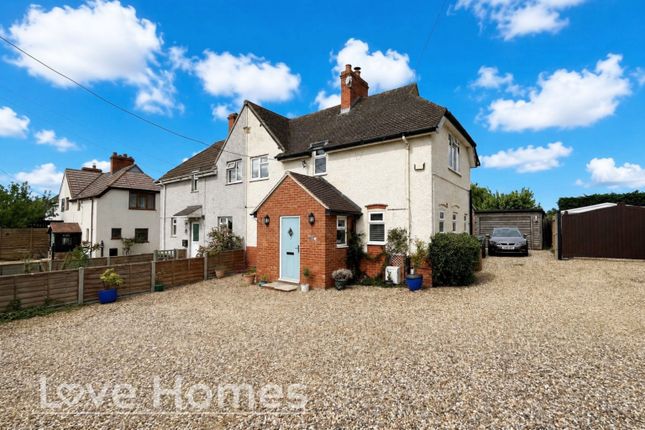 3 bed property, in Sand Road, £495,000