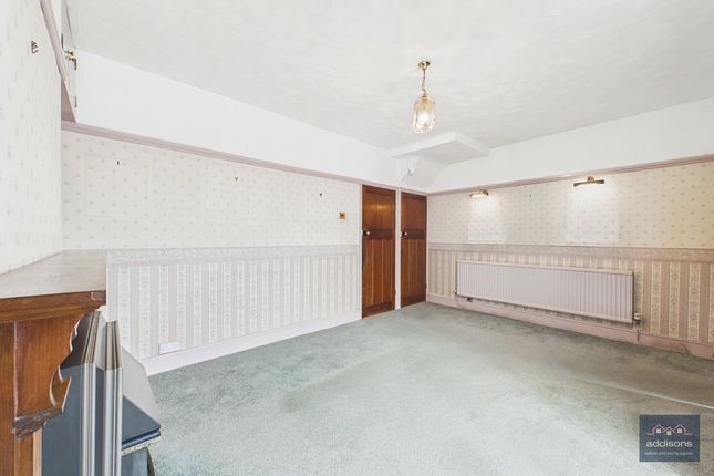 3 bed property, in Moor Road, £220,000