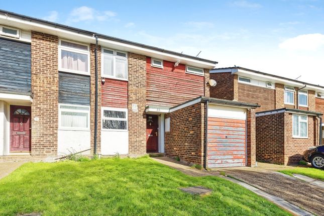 3 bed property, in Headcorn Drive, £270,000