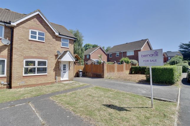 3 bed property, in Redwood Grove, £300,000