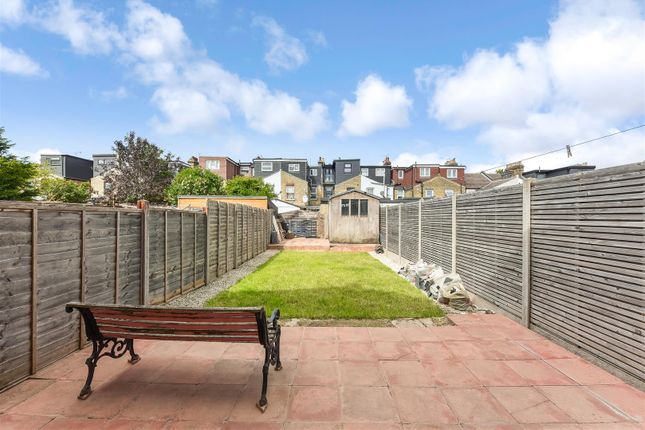 3 bed property, in Chingford Road, £699,999