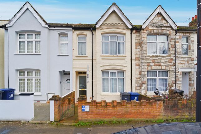 3 bed property, in Townsend Road, £495,000