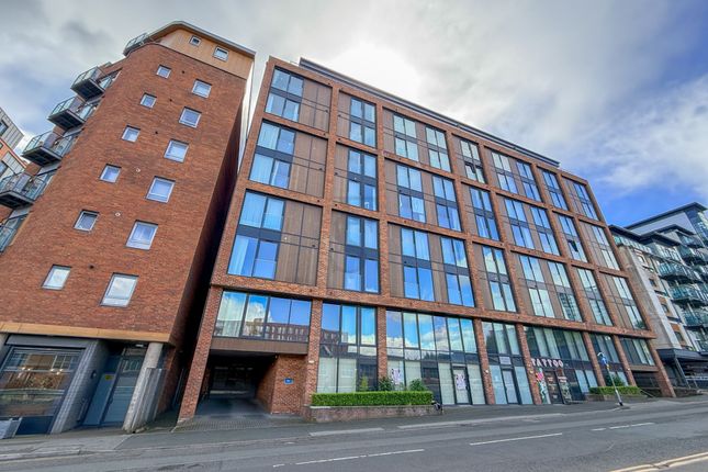 2 bed property, in Victoria House, £125,000