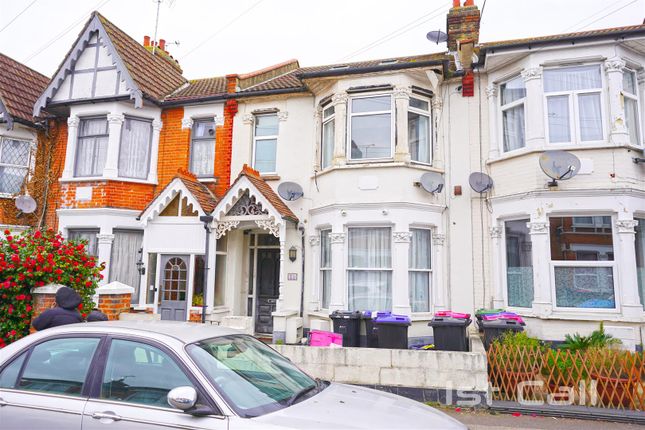1 bed property, in Westborough Road, £125,000