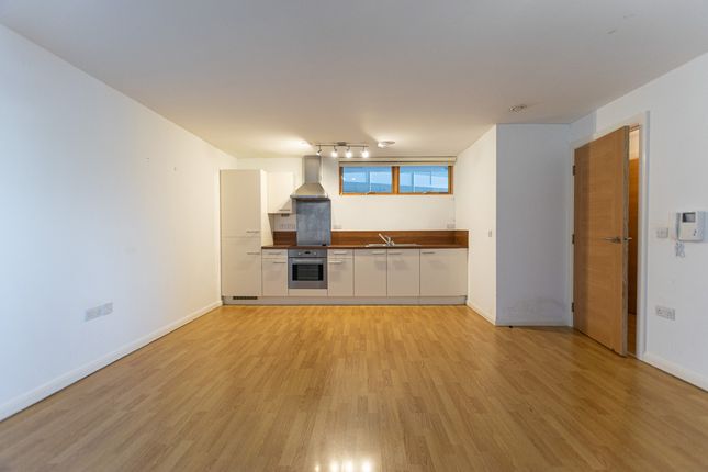 1 bed property, in Mann Island, £150,000