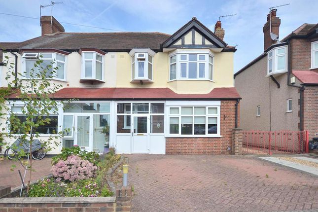 3 bed property, in Eastway, £675,000