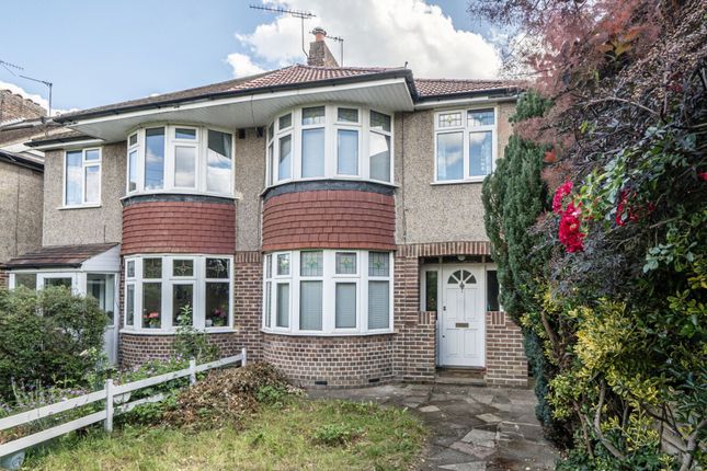 3 bed property, in Tudor Drive, £765,000