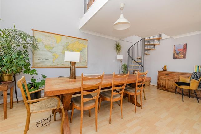 2 bed property, in High Street, £300,000