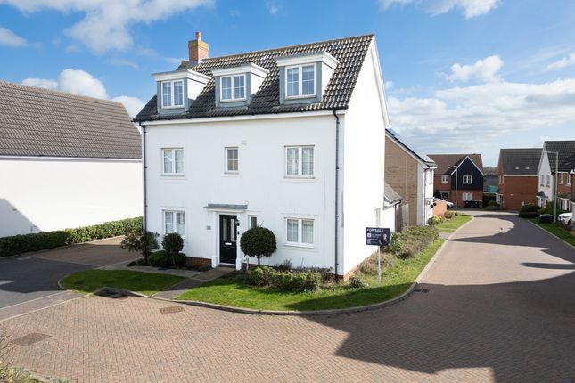 4 bed property, in Crossbill Road, £475,000