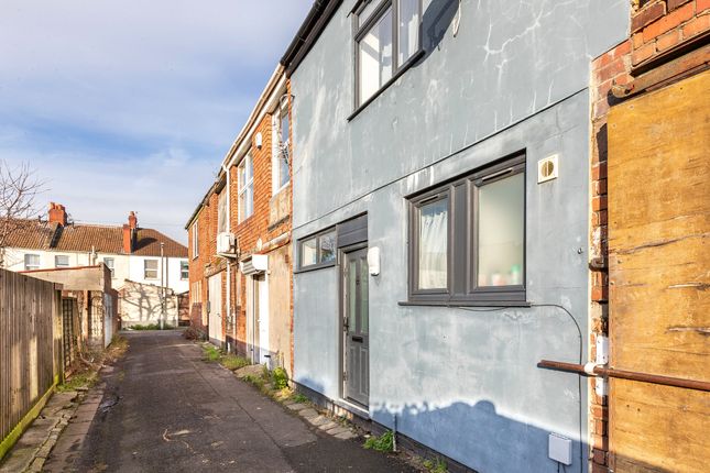 1 bed property, in Avonmouth Road, £150,000